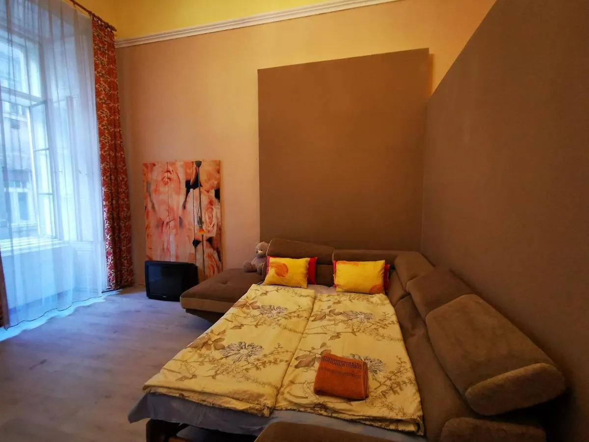 Dob Apartment Home In The Party District Budapest
