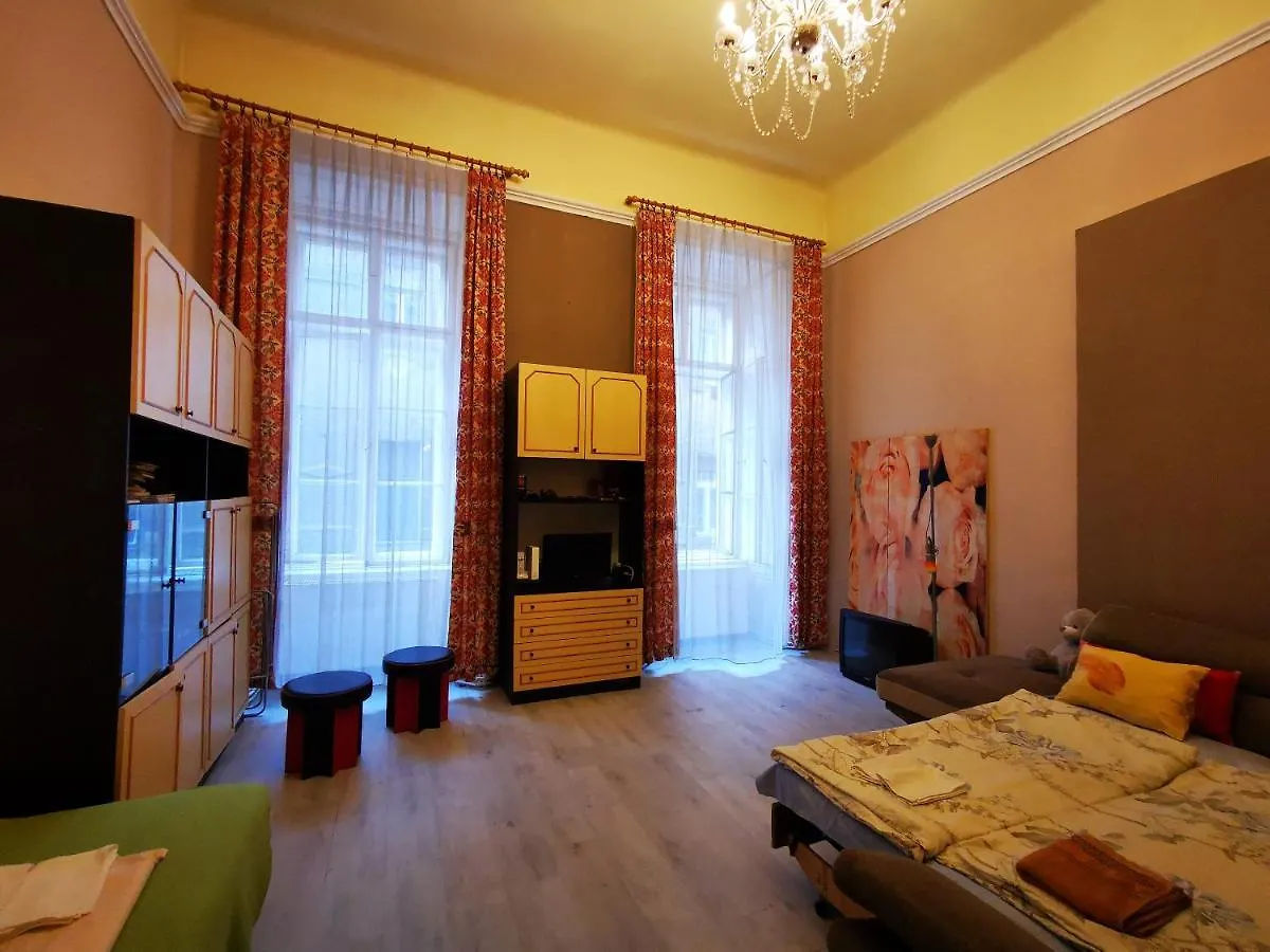 Dob Apartment Home In The Party District Budapest