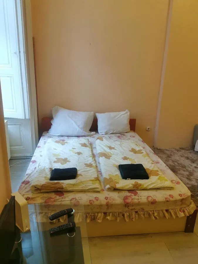 Dob Apartment Home In The Party District Budapest